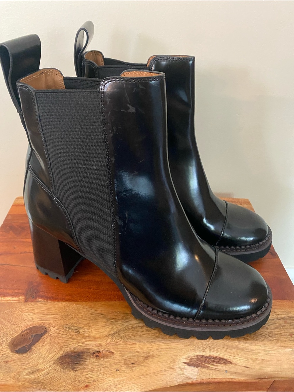 NWOT see by Chloe Black patent Leather Block-Heel Chelsea Boots size 39 *flaw*